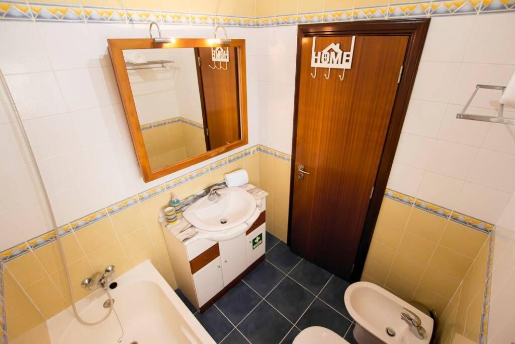 شقة Casa Da Torre Com Garagem Gratuito أفيرو المظهر الخارجي الصورة